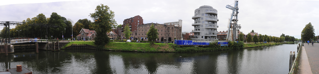 903512 Panorama vanaf de sluis in het Merwedekanaal te Utrecht, met in het midden de voormalige Cereolfabriek (Everard ...